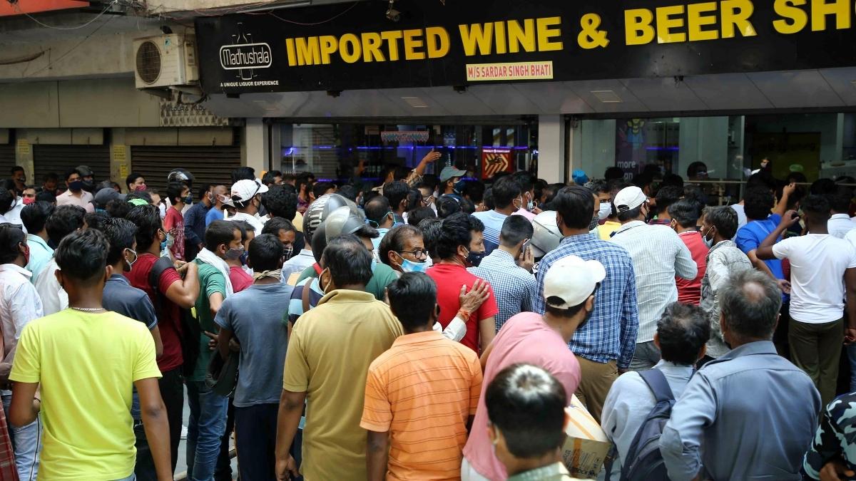 Delhi Govt To Switch To Old Liquor Policy After LG's Recommendation For CBI Probe Into New Regime