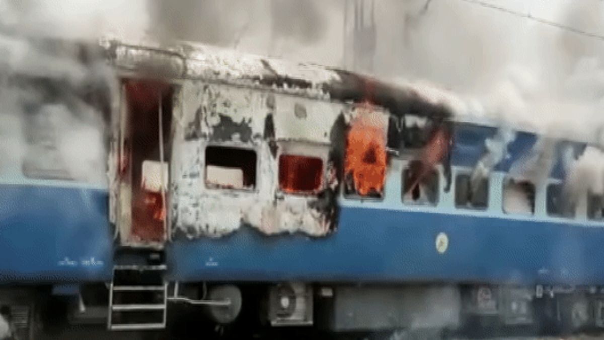 Trains Set Ablaze, Highways Blocked As Bihar Burns Over Agnipath Scheme | 10 Points