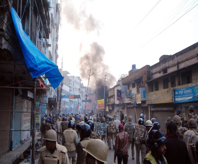 Violence Erupts In Kanpur After Friday Prayers; 20 Held | 5 Points 
