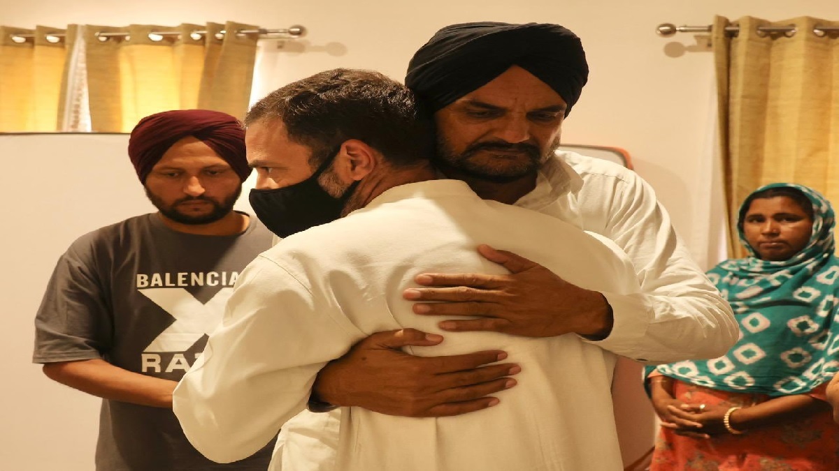 Rahul Gandhi Meets Sidhu Moosewala's Family In Mansa; Security Breach Reported