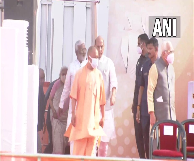 Yogi Adityanath Swearing-in: Breaking 37-year-old Jinx, Yogi Adityanath ...