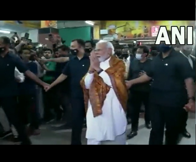 UP Polls 2022: After sipping 'chai in kulhar', PM Modi makes surprise visit to Varanasi Railway station | Watch