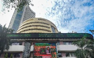 Sensex rebounds 650 pts, Nifty closes at 17,300; Tech Mahindra, Reliance..