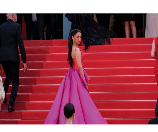 Cannes 2022: Aditi Rao Hydari looks ravishing in red and pink gown as she graces red carpet | See here 