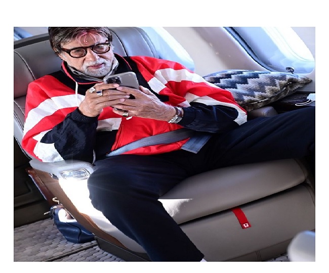 Amitabh Bachchan's one-word tweet left fans confused, triggers hilarious memes | See here