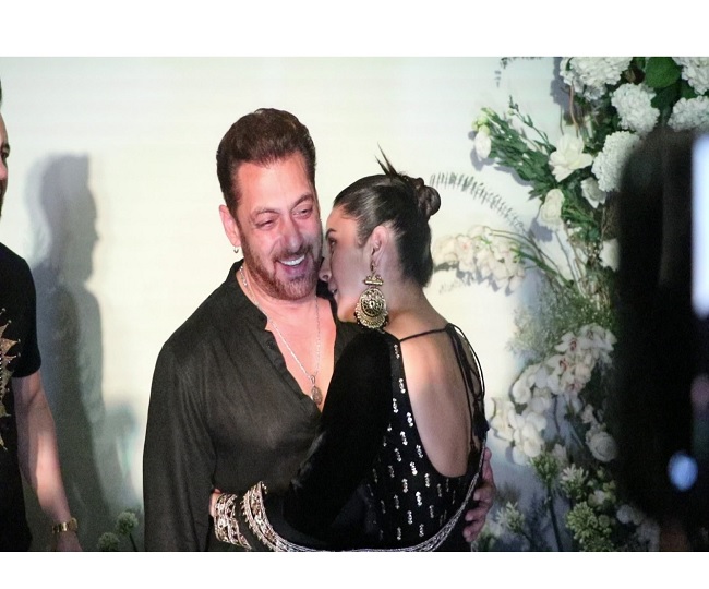 Salman Khan and Shehnaaz Gill share a sweet moment at Arpita Khan's Eid party, fans say 'awwdorable' | Watch