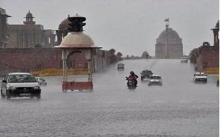 Thunderstorm, rain cool Delhi; IMD issues yellow alert for Tuesday