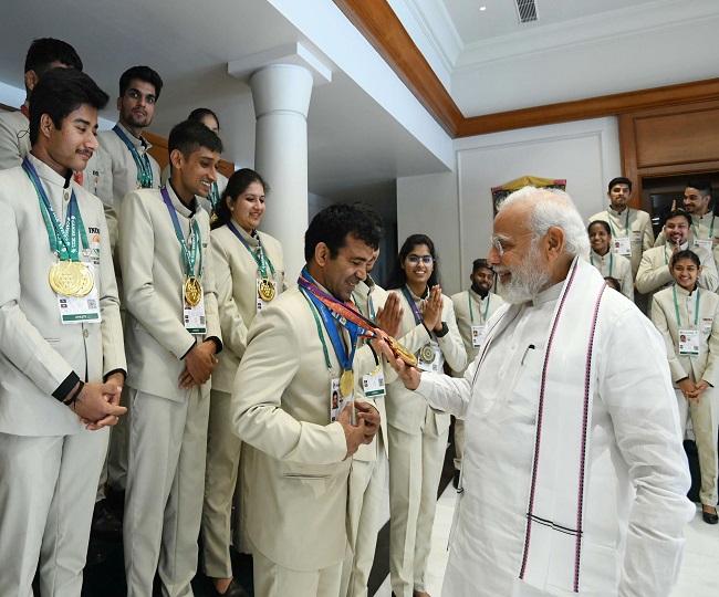 'You brought pride and glory for India': PM Modi interacts with Indian Deaflympics 2021 Contingent | Watch