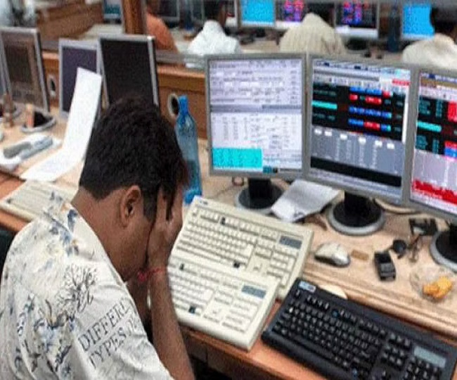 Sensex crashes over 1,300 pts, Nifty ends at 16,600 as RBI hikes interest rate to 4.40 pc