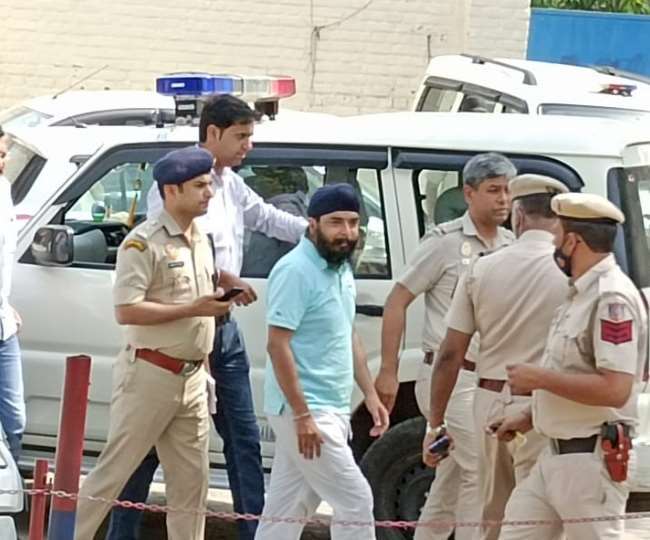 'No coercive action' against Tajinder Bagga till May 10; AAP says 'court hasn't stayed arrest warrant' | Updates