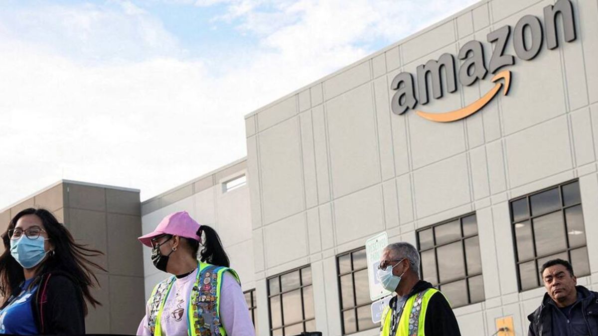 Amazon Workers In 40 Countries Protest Demanding 'Better Wages, Work Conditions'; Black Friday Sales Hit