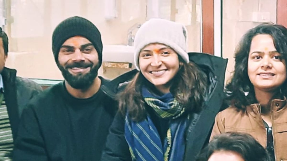 Anushka Sharma, Virat Kohli are all smiles as they pose during