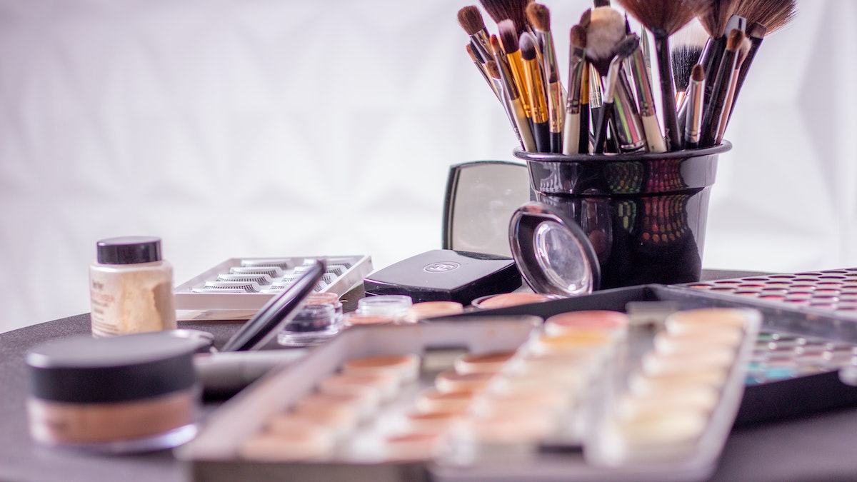 Premium Choice Eyeshadow Palette Vol 7... | Eyeshadow, Lakme makeup kit, Makeup  kit