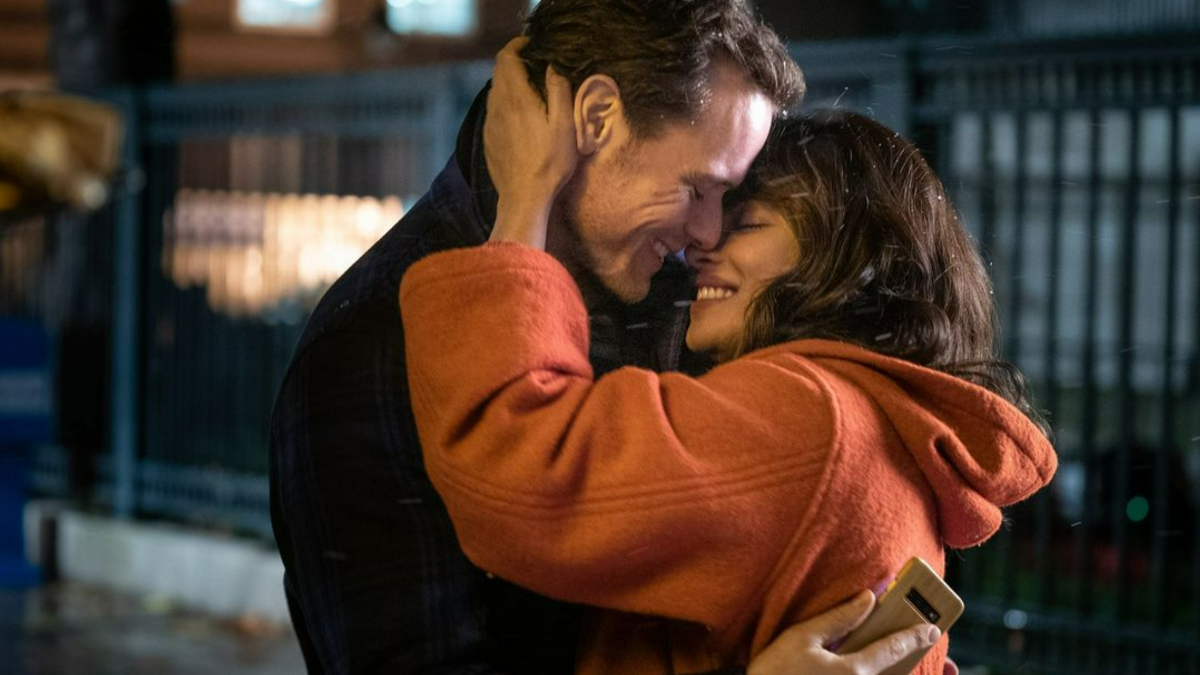 Love Again Release Date Priyanka Chopra Cozies Up With Sam Heughan In