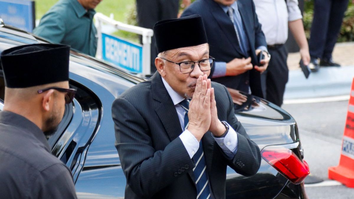 Ending Decades-Long Wait, Anwar Ibrahim Appointed Malaysia’s Next PM