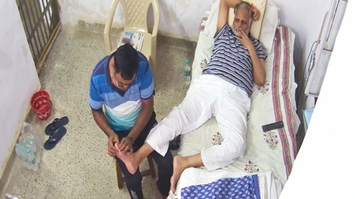 Man Massaging Satyendar Jain In Viral Video Not Physiotherapist, But Rape-Accused Prisoner: Report