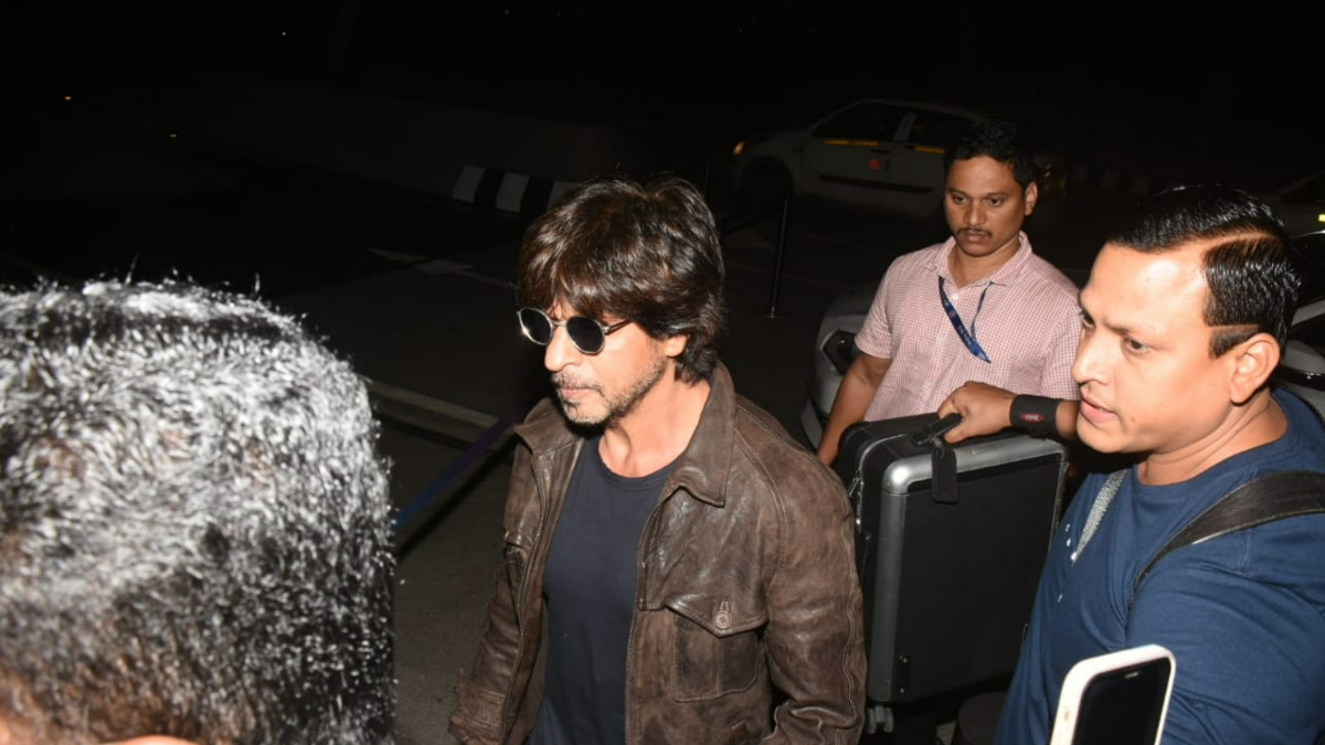 Get Shah Rukh Khan's Casual Look With Chequered Shirts | IWMBuzz