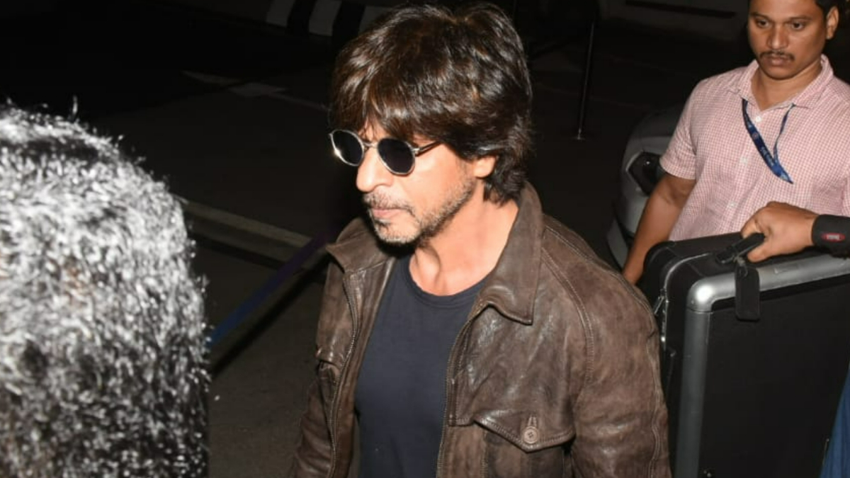 Besties Shah Rukh Khan and Kajol twin in leather jackets at the airport and  it's pretty cool - view HQ pics - Bollywood News & Gossip, Movie Reviews,  Trailers & Videos at