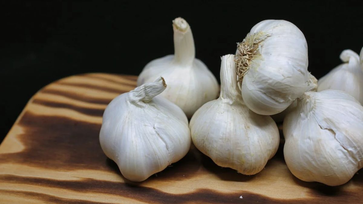 7 Health Benefits Of Garlic That Make It A Superfood