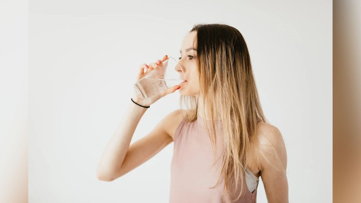 Benefits Of Drinking Warm Water: An Effective Method For A Healthy And  Glowing Skin