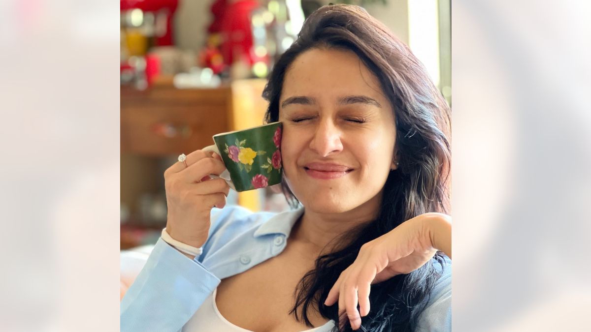 Shraddha Kapoor's New Look With Glasses and Fringe Haircut Gets ...