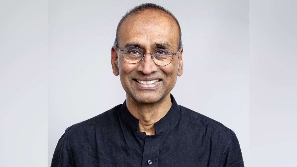 India-Origin Nobel Laureate Venki Ramakrishnan Conferred With UK's ...