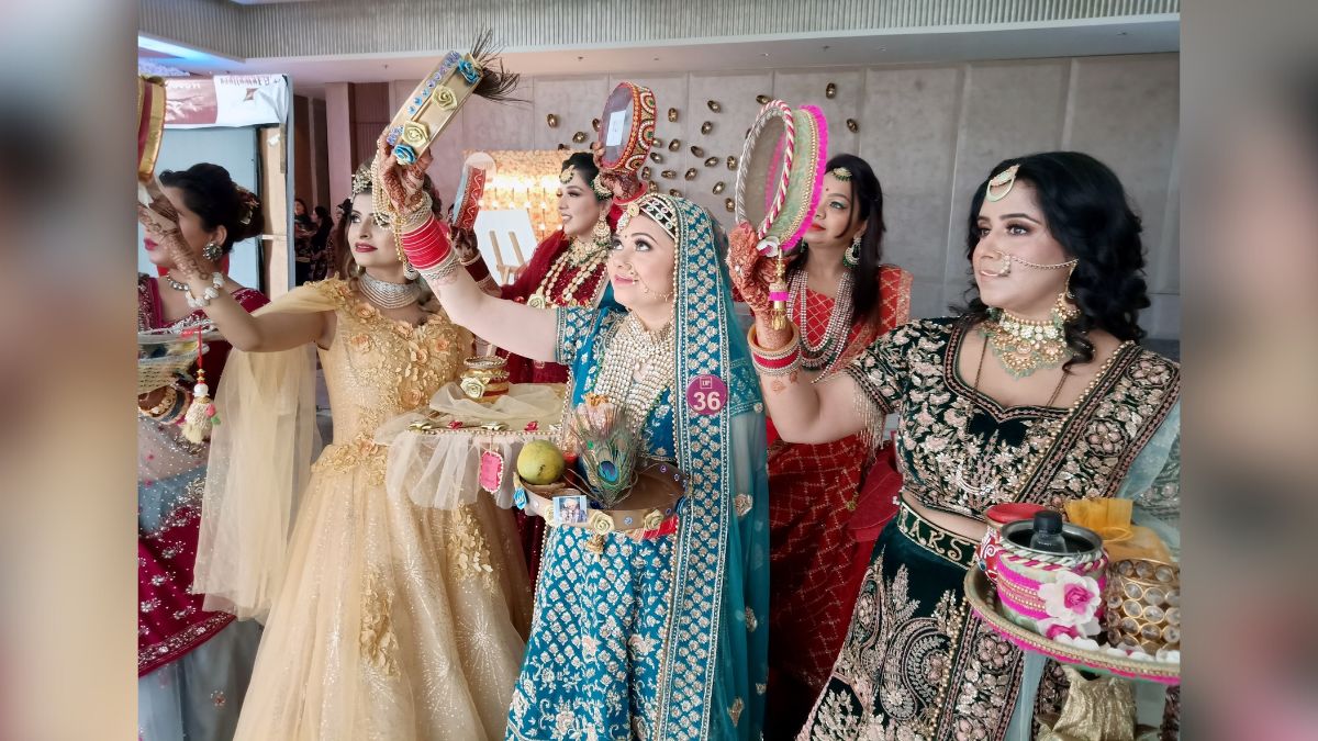 Karwa Chauth 2022 Chand Kitne Baje Niklega: How To Break Your Fast If ...