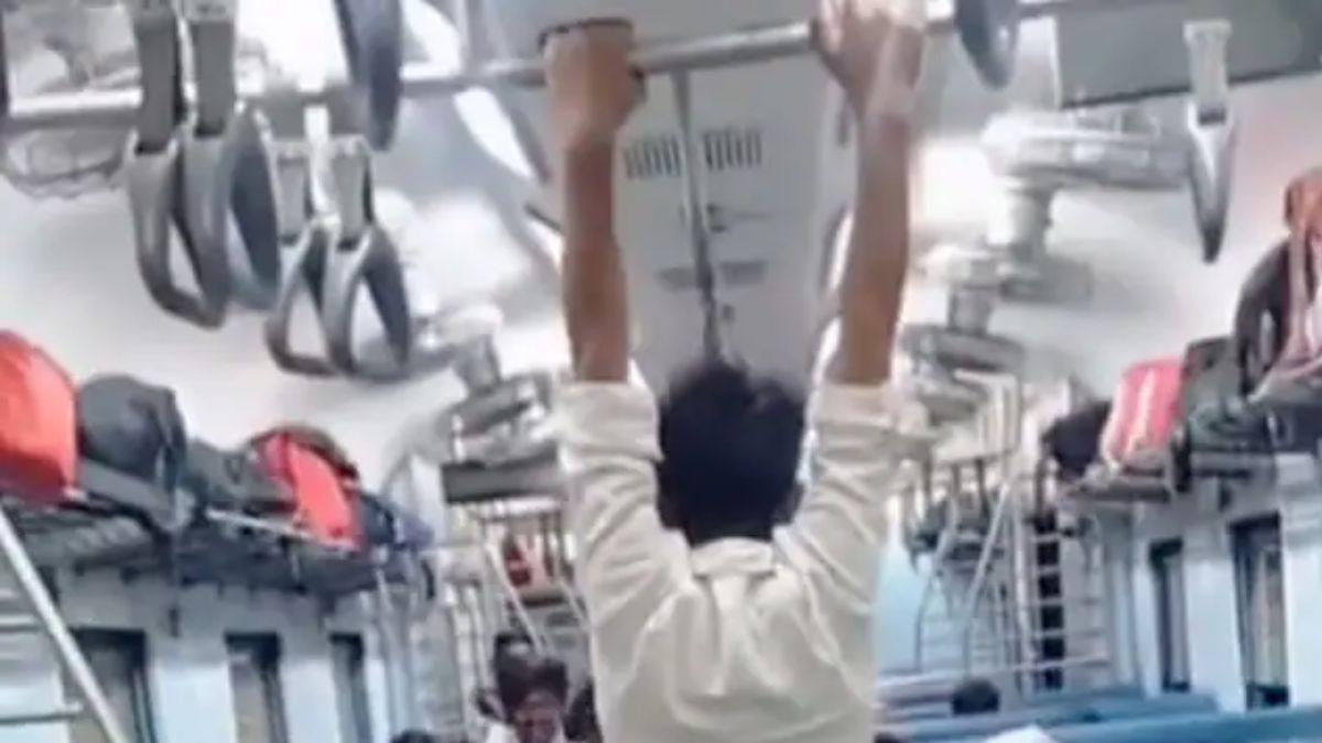 Spiderman Train Coming': Man Uses Unique Technique To Get Seat On Train,  Internet Calls Him Spiderman viral video watch