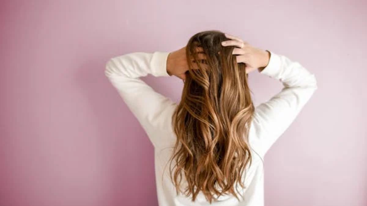 Effective Home Remedies For Dandruff-Free Scalp