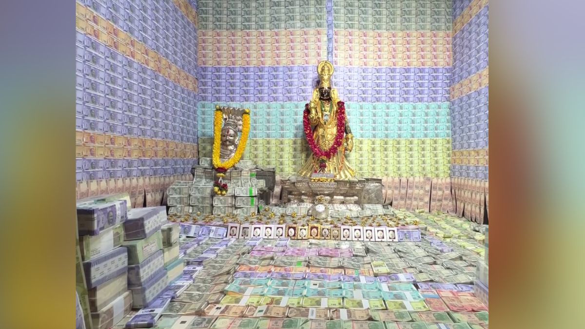 135-Year-Old Visakhapatnam Temple Decorated With Gold Ornaments And Currency Notes Worth Rs 8 Crore For Navratri