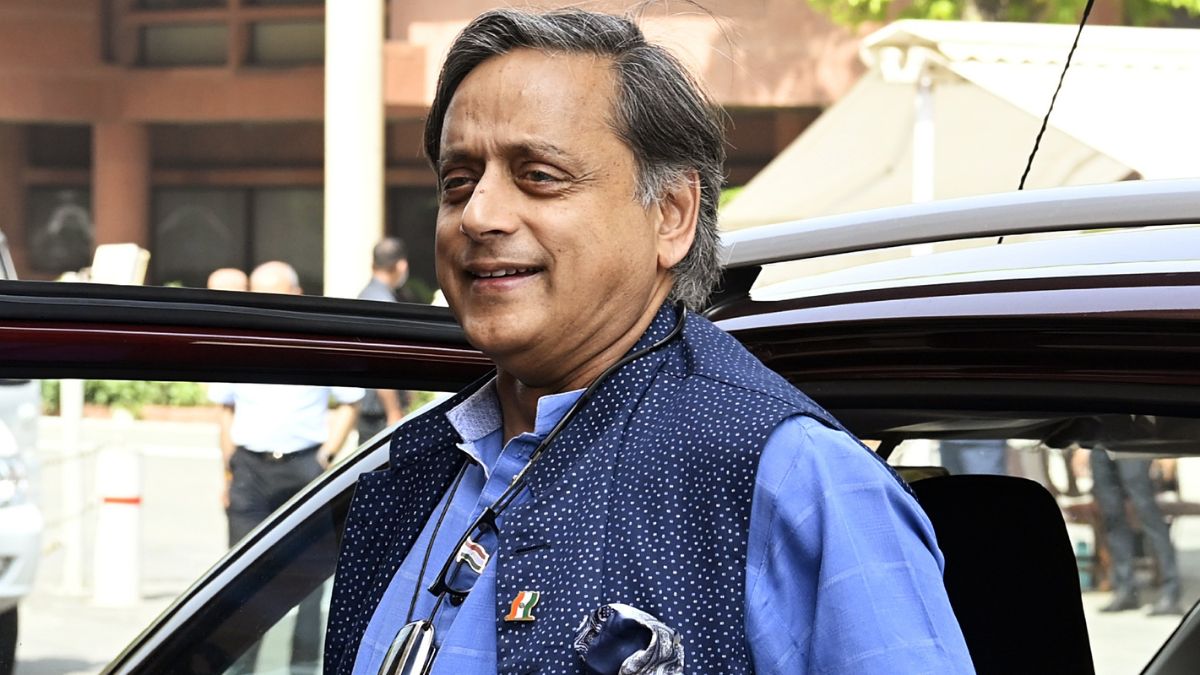 Shashi Tharoor Gets Sonia Gandhi’s Nod To Contest Congress Presidential Elections