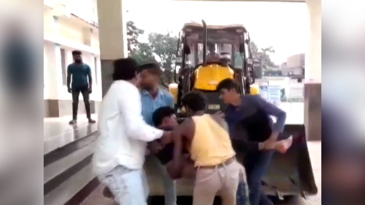 JCB Carries Accident Victim To Hospital In Madhya Pradesh's Katni District; Watch Viral Video