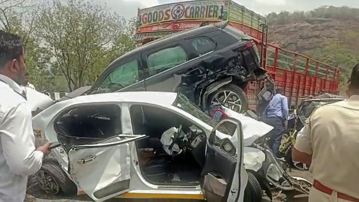 Truck Rams Into 12 Cars On MumbaiPune Expressway; Four Injured