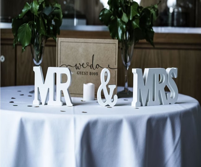 Asking for Cash Wedding Gifts: The Dos and Don'ts | Truly Engaging