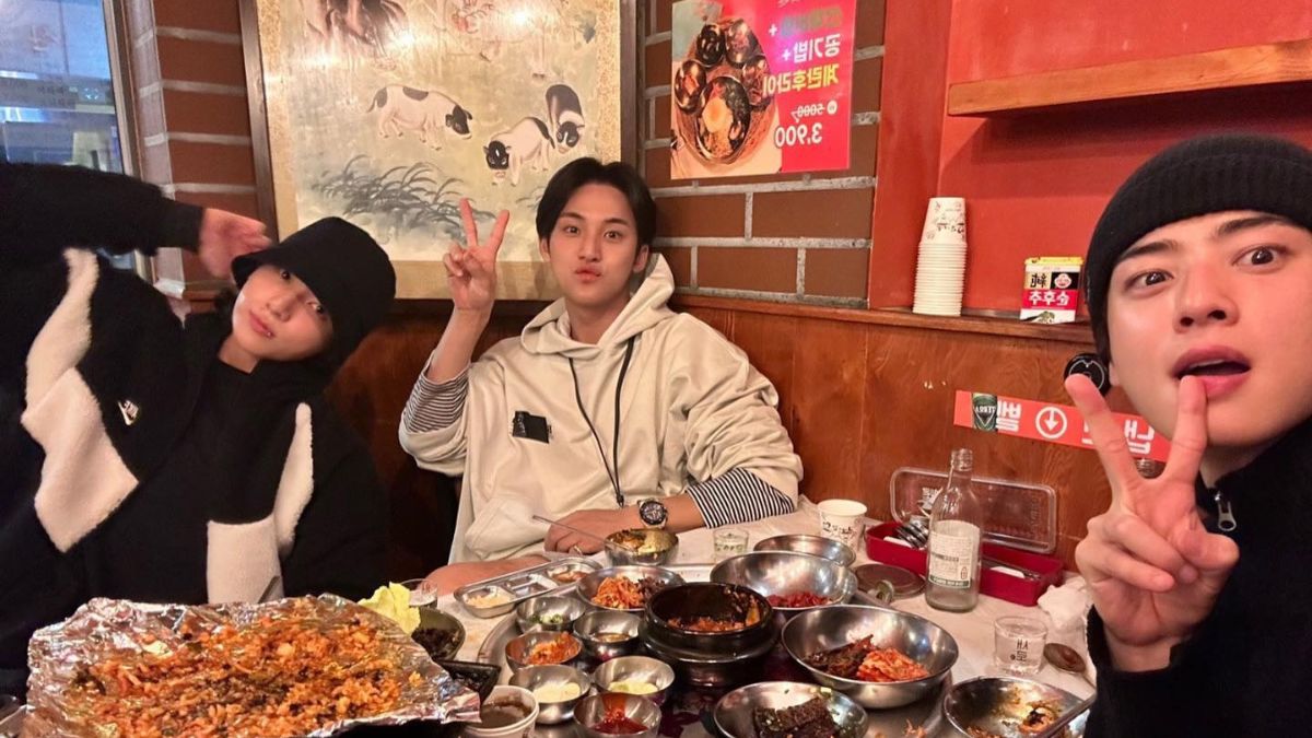 bts-jungkook-cha-eun-woo-and-seventeen-mingyu-surprise-fans-with-their-meet-up-see-pics