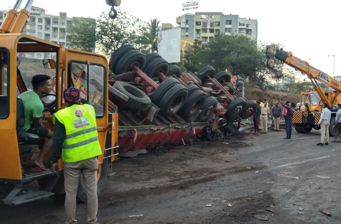 4 Killed, Over 20 Injured After Collision Between Truck And Bus In ...