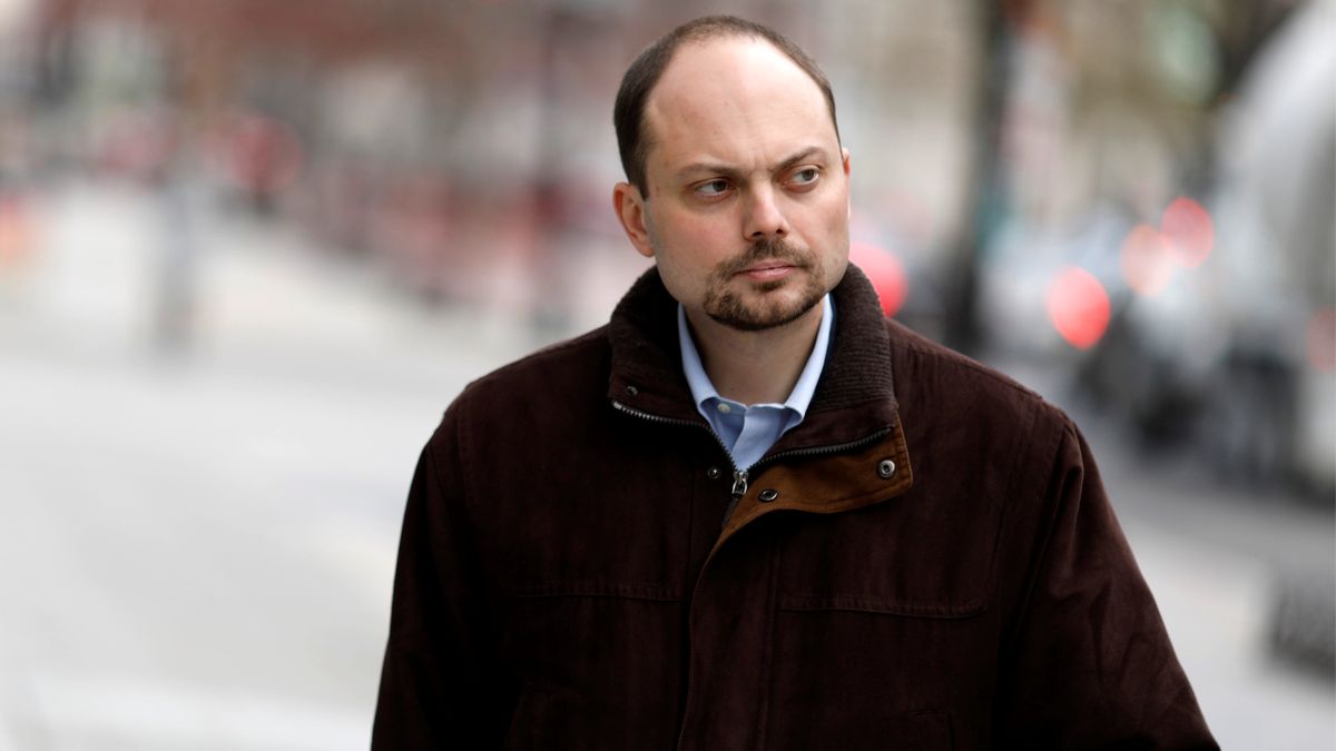 Vladimir Putin Critic Kara-Murza Jailed For 25 Years In Russian Treason ...