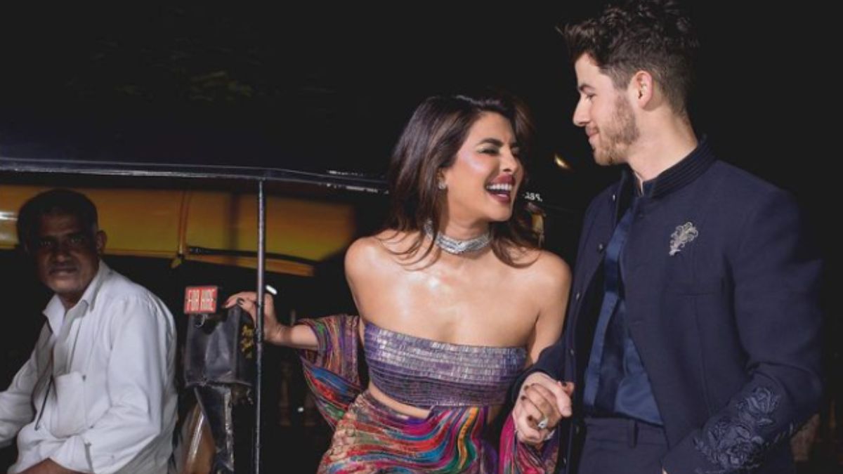 Priyanka Chopra And Nick Jonas Snapped Kissing On London Streets Internet In Awe Of Couple S