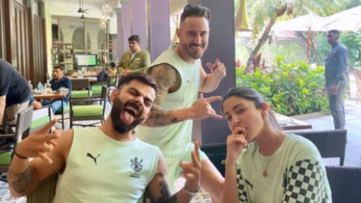 anushka-sharmas-band-name-for-her-pic-with-virat-kohli-and-faf-de-plessis-will-make-you-rofl-take-a-look