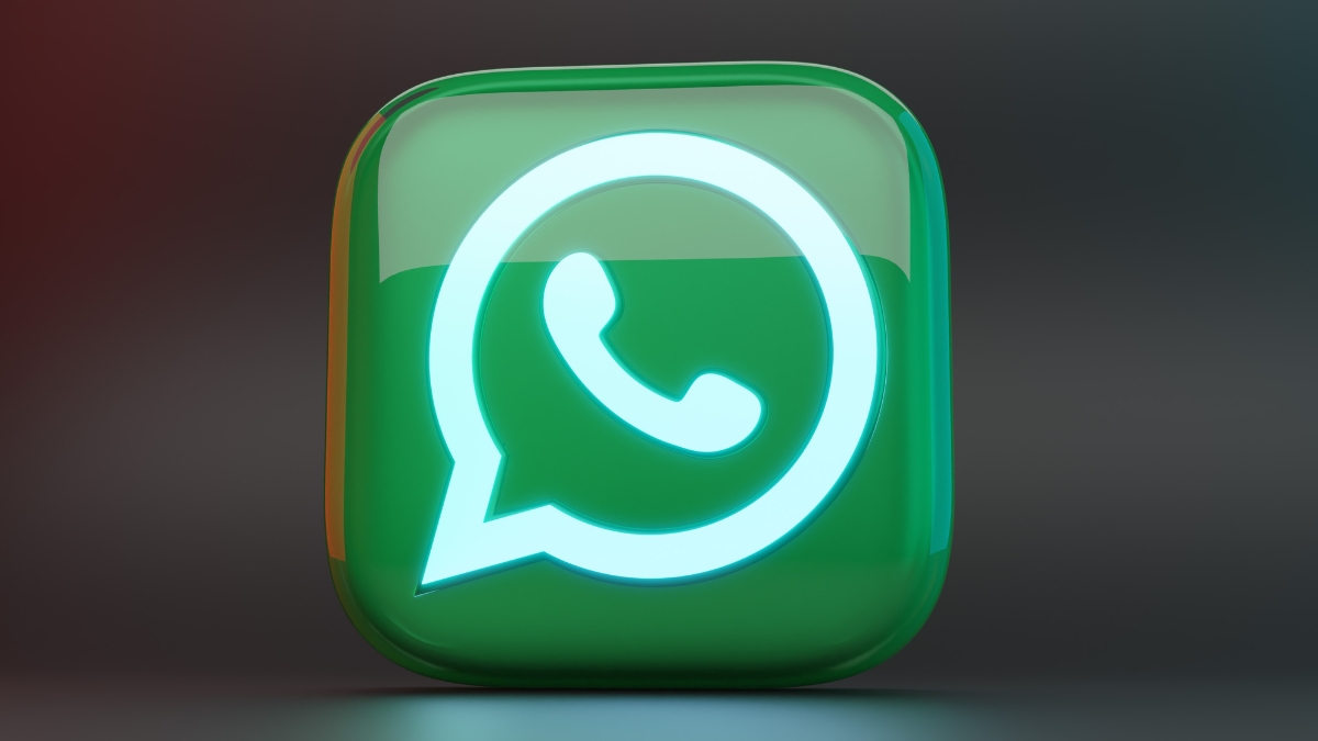 whatsapp-may-soon-allow-users-to-share-their-status-update-on-facebook-stories