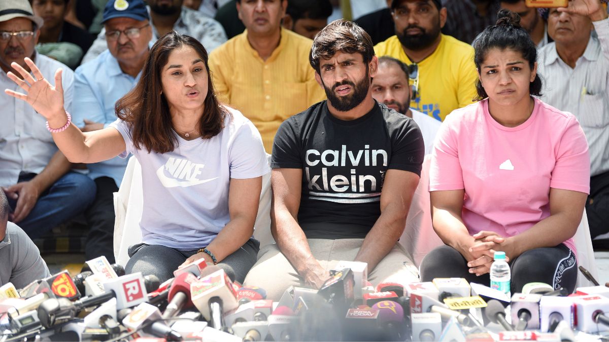 Wrestlers' Protest: SC Issues Notice To Delhi Police Over Wrestlers' Plea  Seeking FIR Against WFI Chief