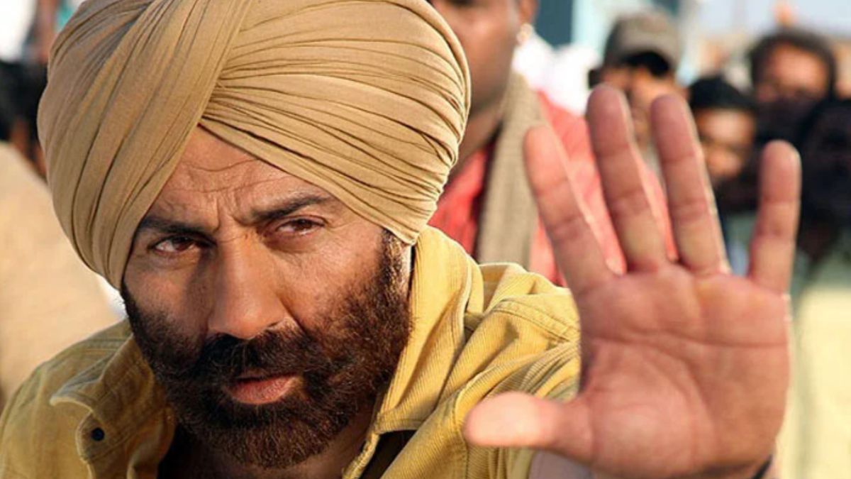 1200px x 675px - Gadar 2 Actor Sunny Deol Trolled For Refusing To Click Photo With Fans,  Internet Says 'Too Much Ego' | Watch
