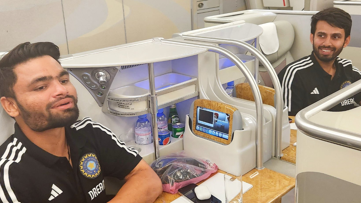 ind-vs-ire-rinku-singh-jitesh-sharma-unravel-along-on-their-first-flight-with-indian-cricket-team-video