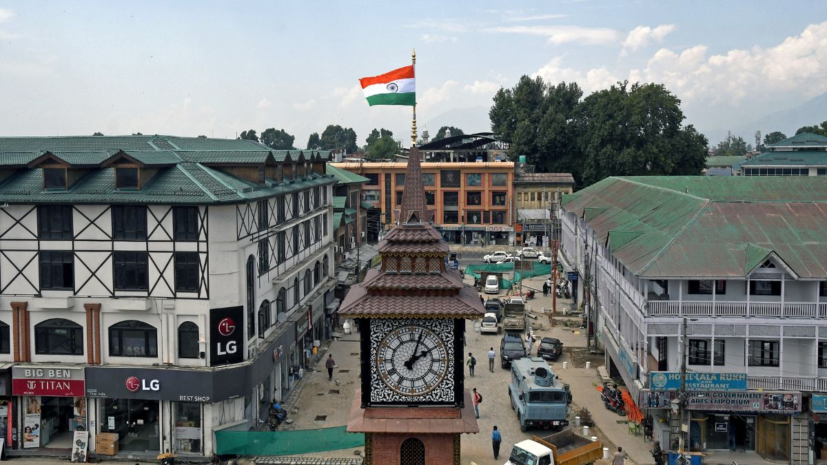 Independence Day 2023: Former Militant Hoists Tricolor At Srinagar's Lal  Chowk, Says 'Not India Of 1965'
