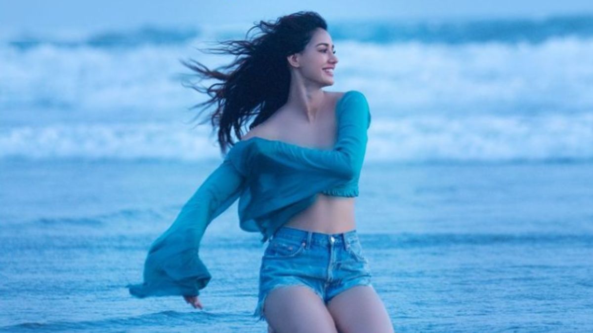 disha-patani-all-set-to-mark-her-directorial-debut-with-music-video-kyun-karun-fikar-mouni-roy-krishna-shroff-reacts