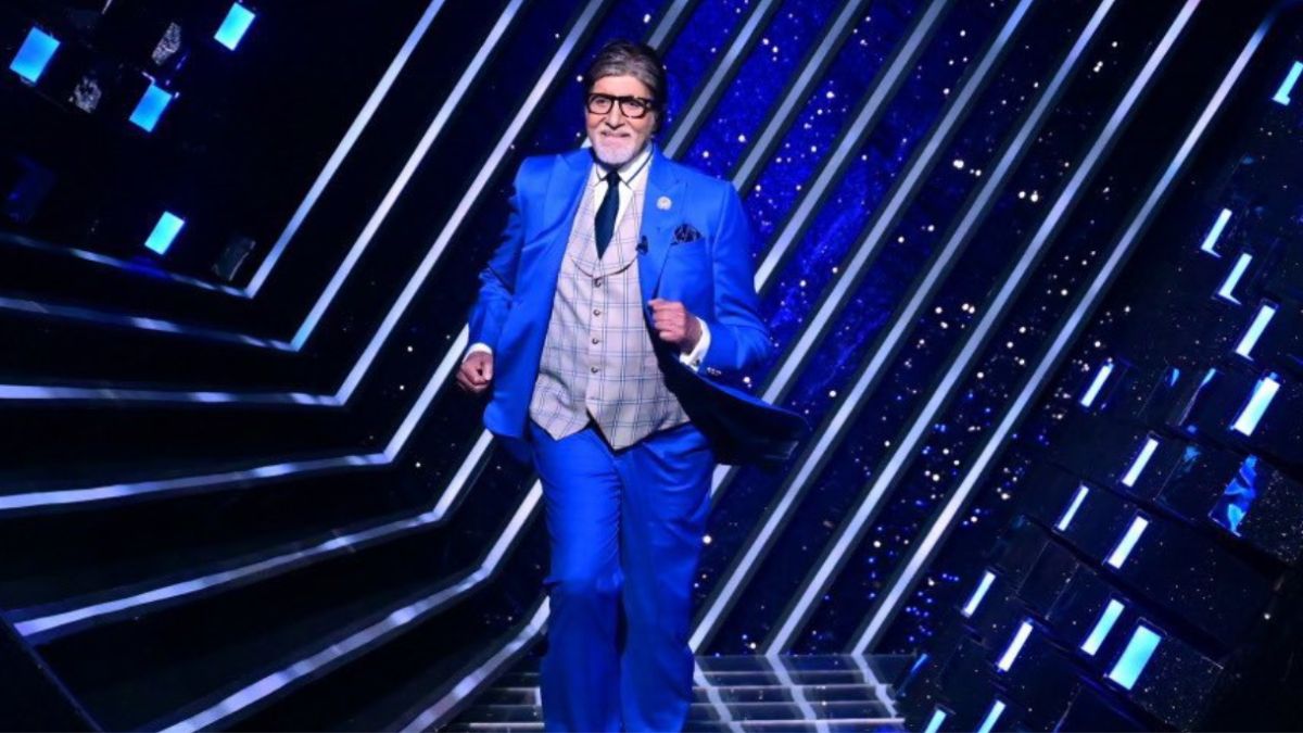 KBC 13: Amitabh Bachchan dances to Jumma Chumma De De, Ranveer Singh cheers  him on | Bollywood - Hindustan Times