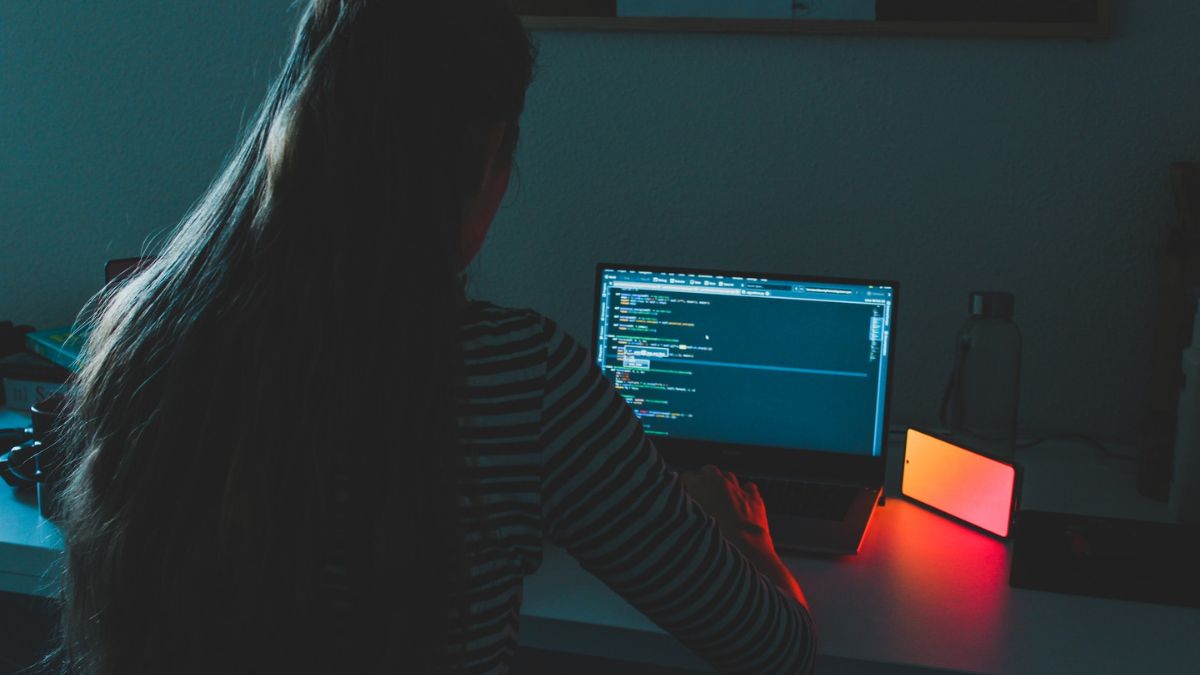 independence-day-2023-special-maya-os-microsoft-windows-alternative-which-will-run-on-defence-systems-from-august-15-jagran-explainer