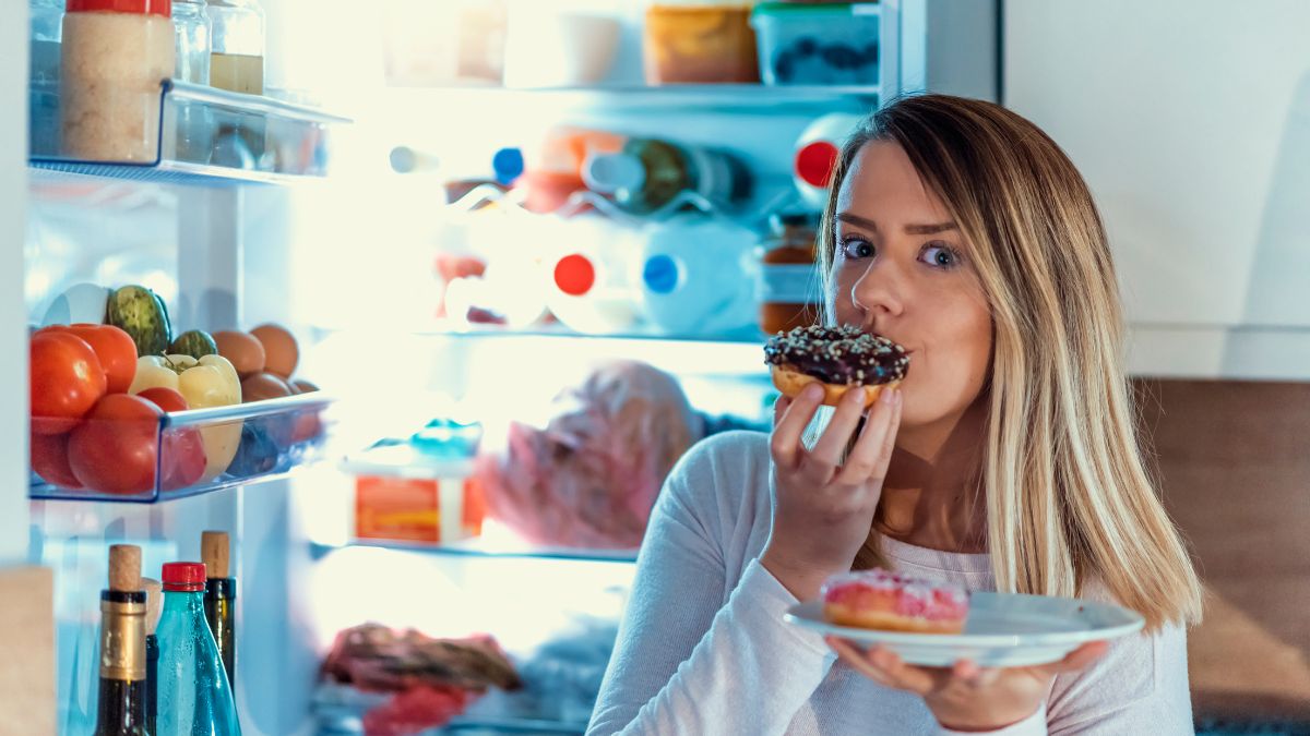 5 Simple Hacks To Curb Late-Night Cravings And Stay Healthy