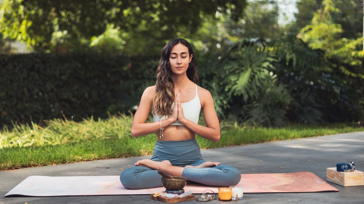 5-surprising-benefits-of-practising-meditation-every-morning-increased-productivity-to-reduced-stress