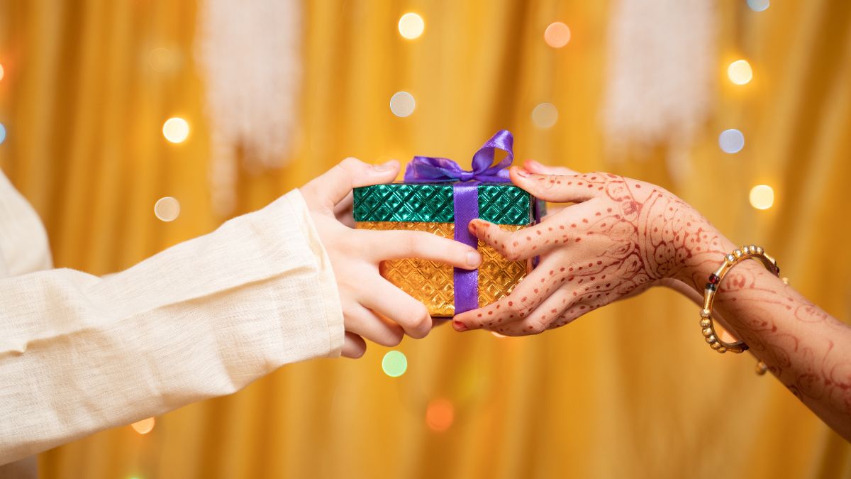 Raksha Bandhan gifts for sister: 5 options to surprise her | HT Shop Now-cacanhphuclong.com.vn